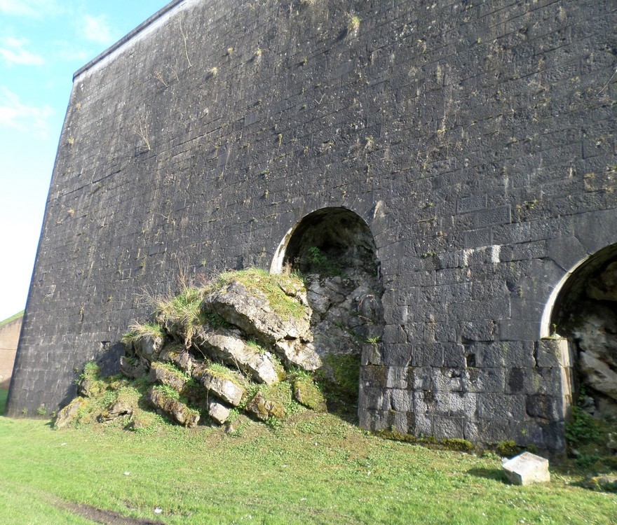 Bastion de la Reine, éperon rocheux, à Avesnes sur Helpe