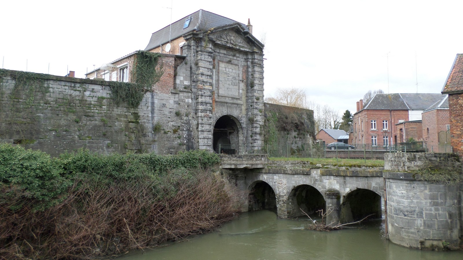 Avesnes sur Helpe : Porte de Mons