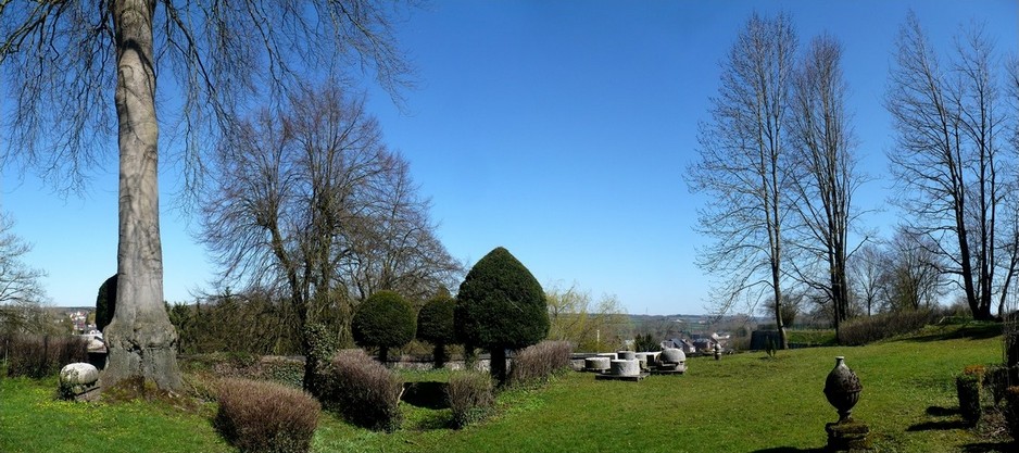 Avesnes sur Helpe : le jardin du presbytère.