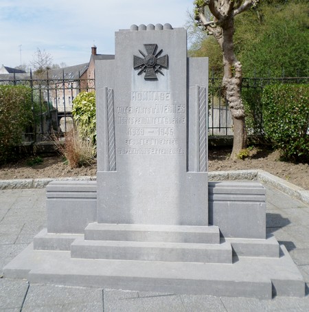 Monument aux Morts à Avesnes sur Helpe