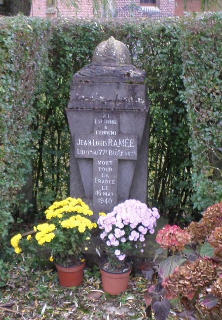 Bas Lieu, Stèle dédiée à Jean Louis Ramée tombé le 16 mai 1940