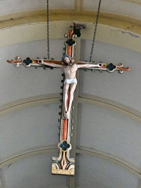 Bousignies sur Roc: église, Christ en croix