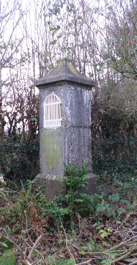 Oratoire situé route de Beaurepaire à Cartignies.