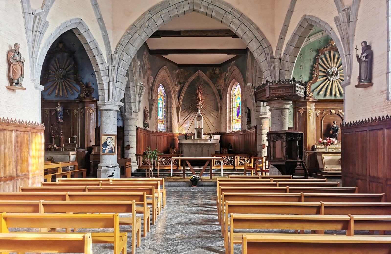 L'église de ST Paul à Clairfayts.