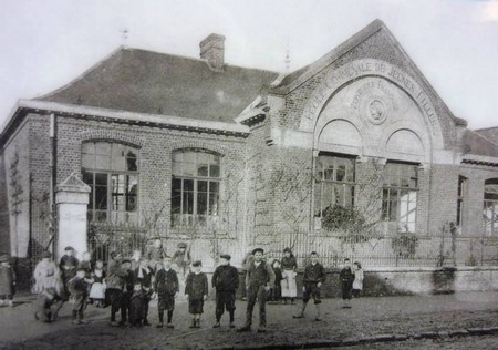Ancienne école à Englefontaine