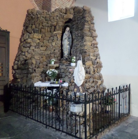 Eglise de Féron, grotte de Lourdes.