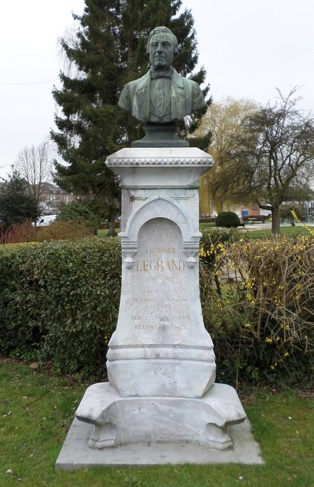 Buste de Théophile Legrand à Fourmies.