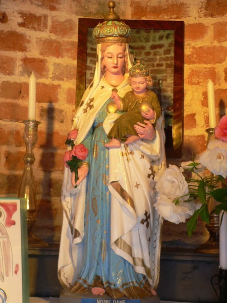 Statue dans la chapelle notre dame de Bonsecours à Ghissignies