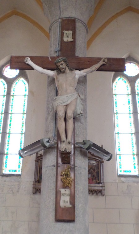 Eglise de Hargnies, Christ en croix