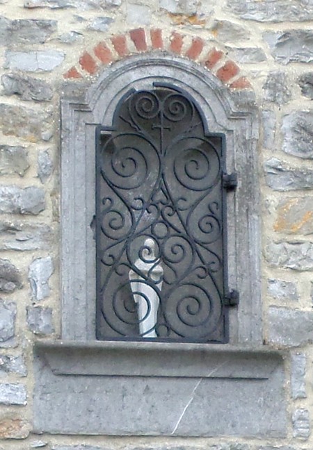 Niche à Hon Hergies.