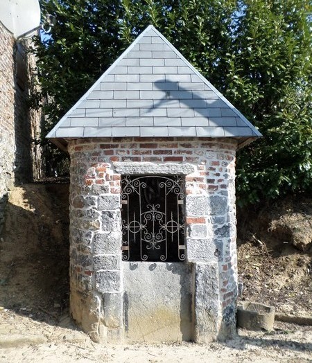 Ancien puits à Houdain lez Bavay.