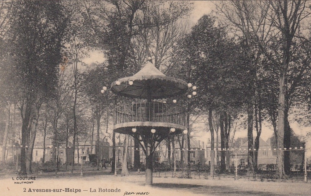 Le kiosque à danser d'Avesnes sur Helpe, carte postale ancienne