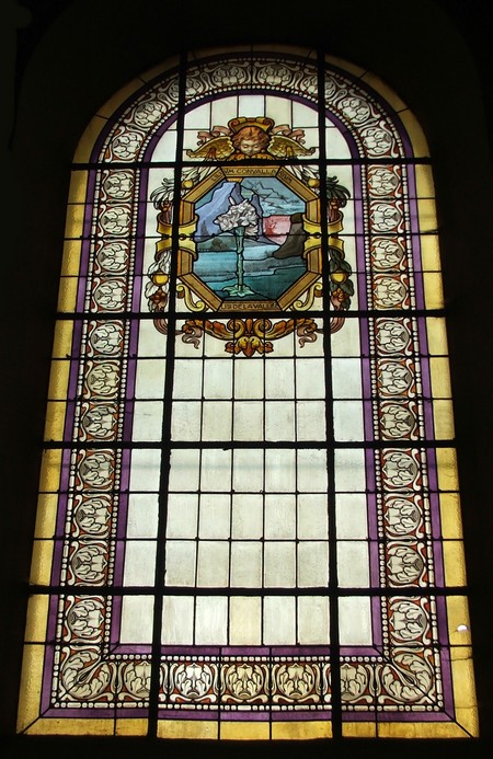 Eglise de Le Quesnoy: vitrail