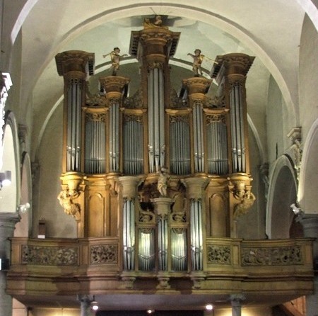 Le grand orgue de l'église de Maroilles. 