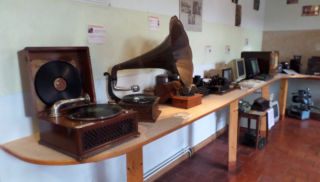 Musée des Evolution à Bousies. Instruments de musique