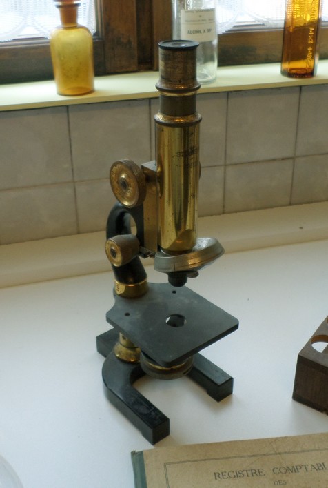 Musée du Sanatorium de Felleries-Liessies, microscope.