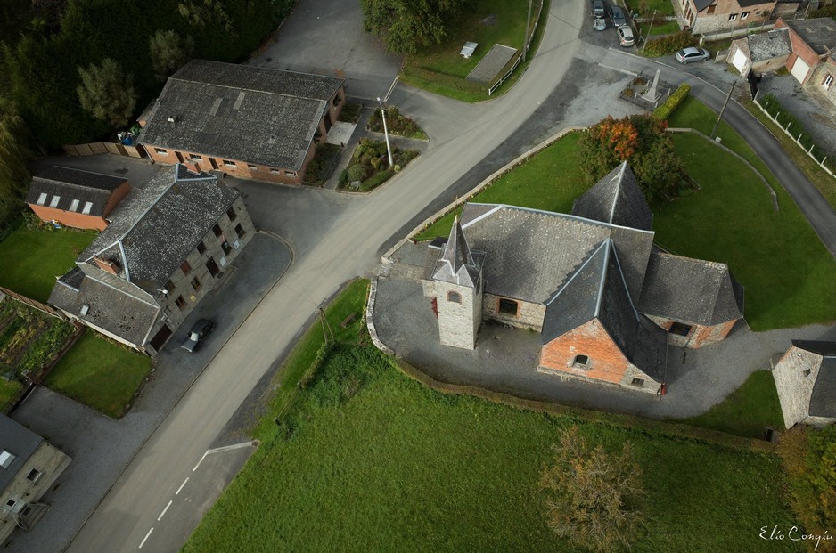 Vue aérienne de l'église de Rainsars.