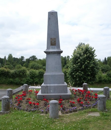 Saint Rémy Chaussée, monument aux morts
