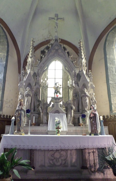 Eglise de Sassegnies, l'autel