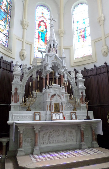 Eglise de Sepmeries, l'autel