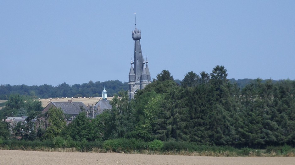 Le clocher penché de Solre le Château. 