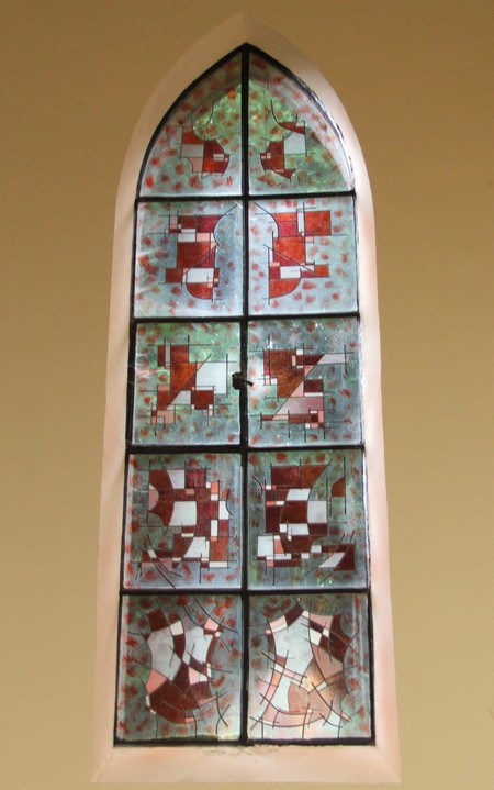 Eglise de Solrinnes, vitrail