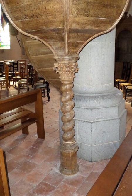 Eglise de Taisnières en Thiérache, pied de la chaire