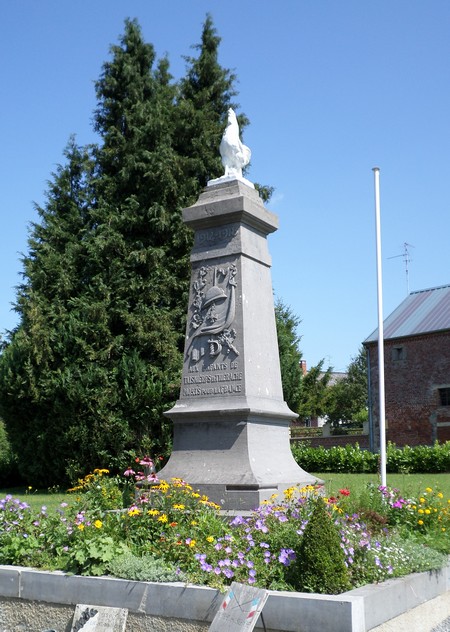 Monument aux morts de Taisnières en Thiérache