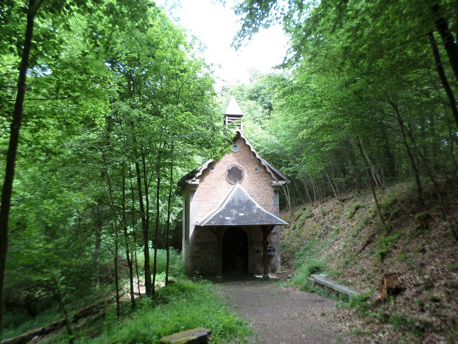 La chapelle Ste Hiltrude, dans la forêt au Nord de Trélon.