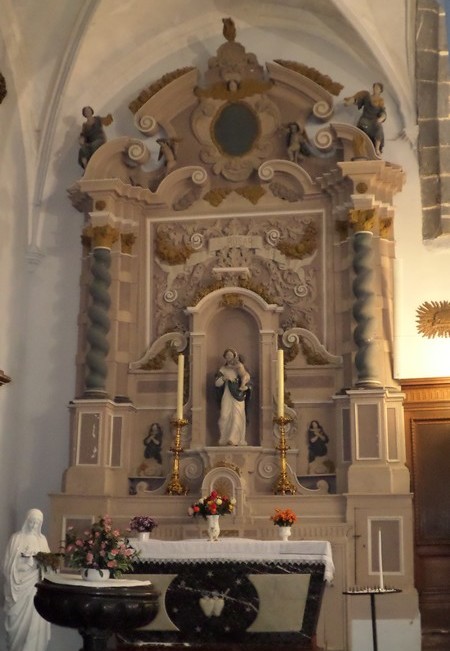 Eglise de Trélon, autel de la Vierge.