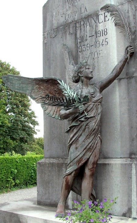 Monument aux Morts de Trélon.