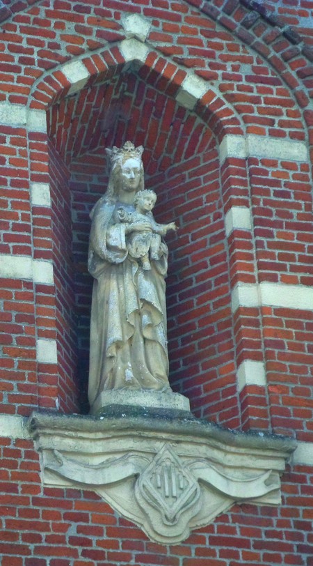 Sculpture de la Vierge à Trélon.