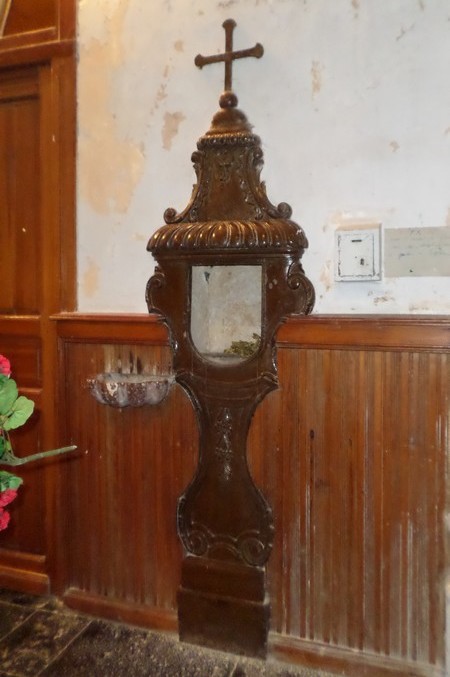 Eglise d'Aibes, fonts baptismaux.