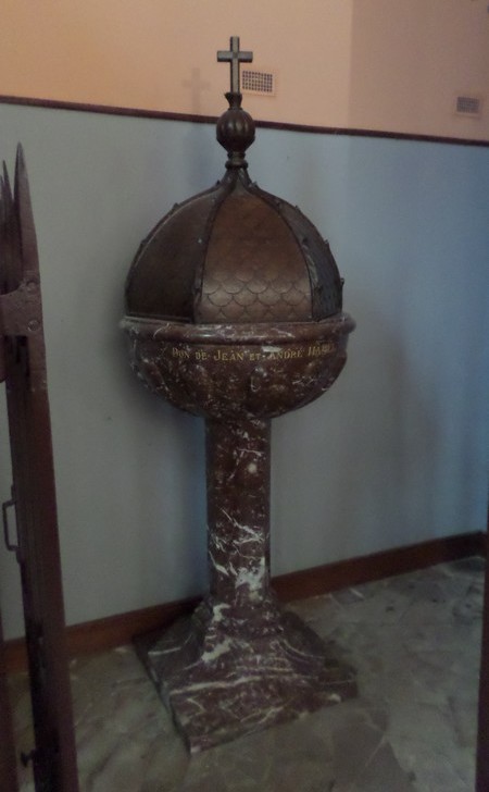 Eglise d'Anor, les fonts baptismaux.