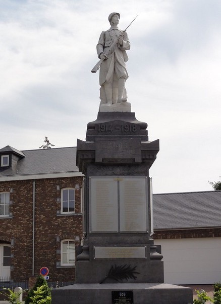 Monument aux Morts d'Anor.