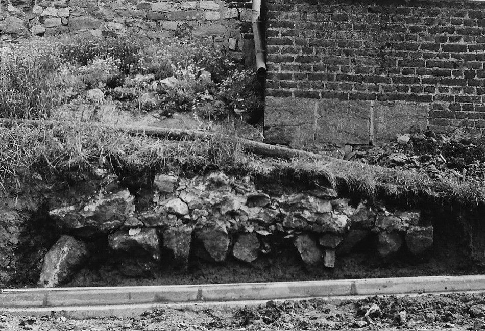Vestiges de l'aqueduc Floursies Bavay à Vieux Mesnil.