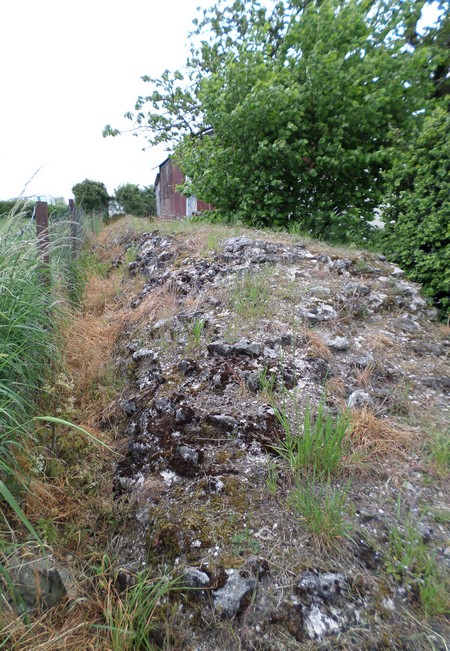 Mur de Boussières sur Sambre.