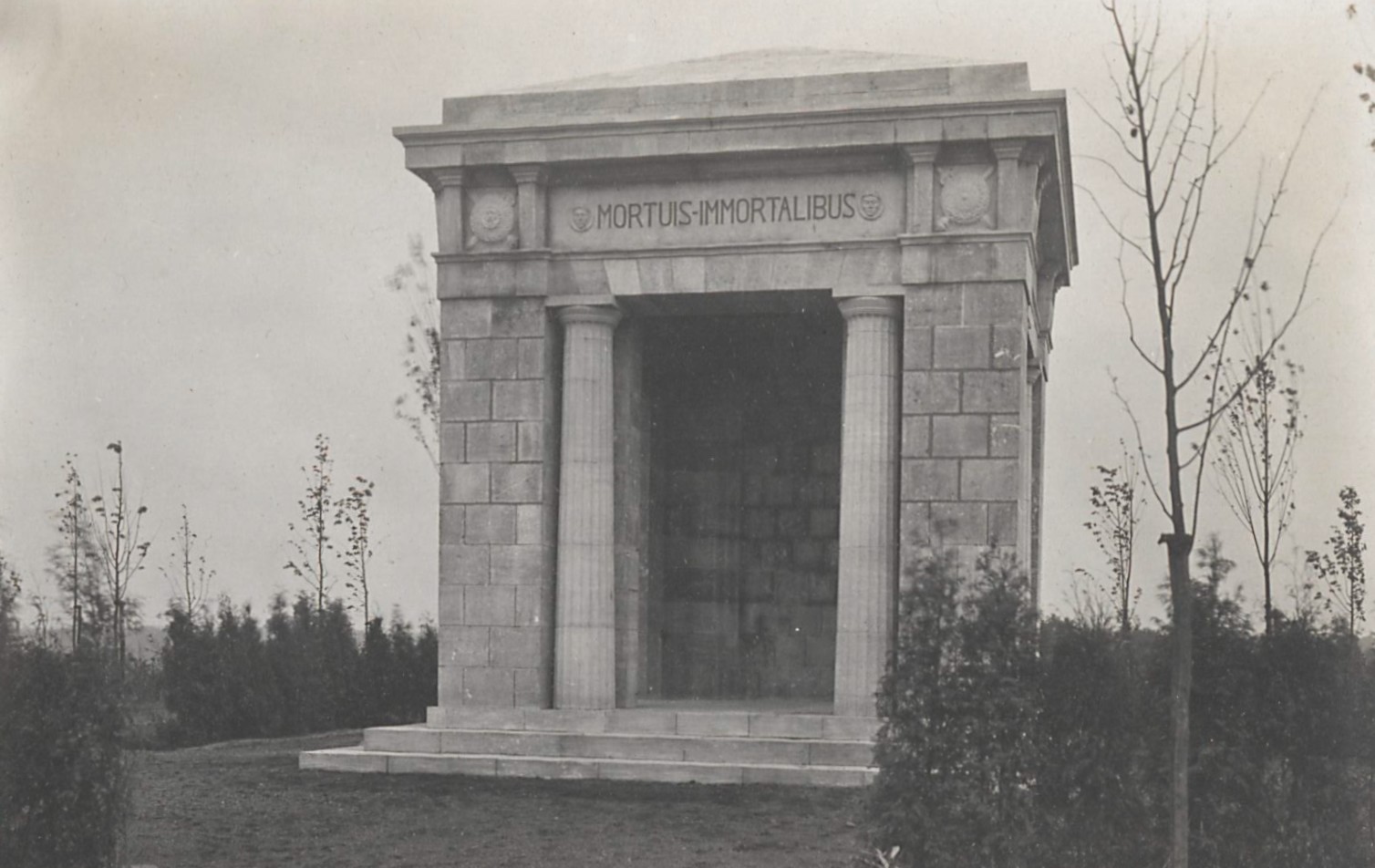 La nécropole nationale d'Assevent.