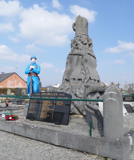 Avesnelles, monument aux Morts.