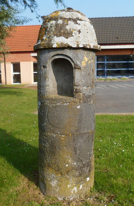 Avesnelles, oratoire.