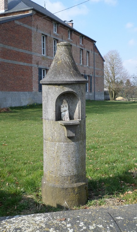 Avesnelles, oratoire.