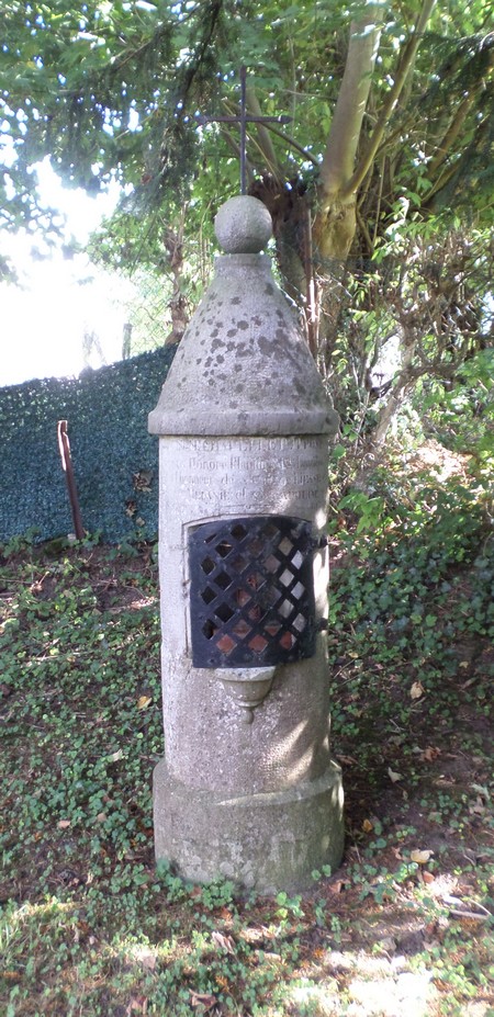 Avesnelles, oratoire.