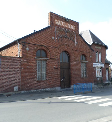 Avesnelles (Nord, Fr) salle des fêtes, bibliothèque