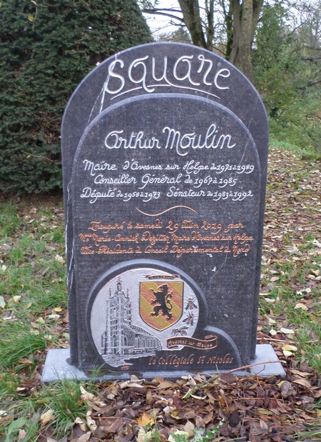 Avesnes sur Helpe, stele Arthur Moulin.