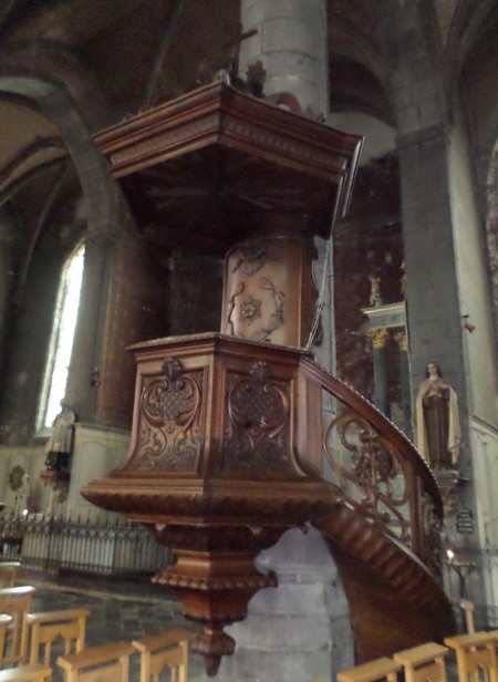  Eglise Saint-Nicolas à Avesnes sur Helpe. la chaire