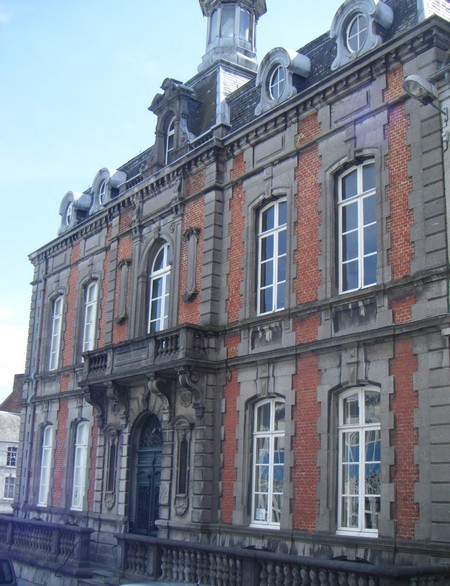 Avesnes sur Helpe : Maison Villien