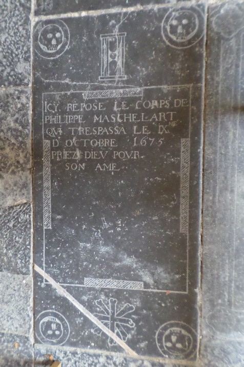 Eglise St Martin à Baives, pierre tombale