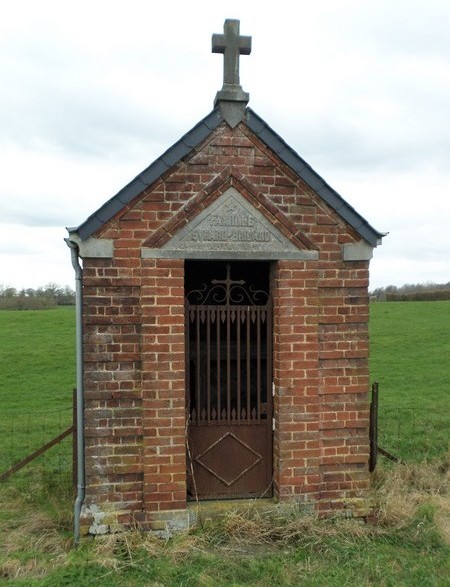 Chapelle funéraire à Bas-Lieu.