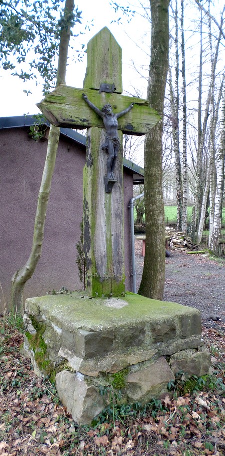 Christ en croix à Bavay.