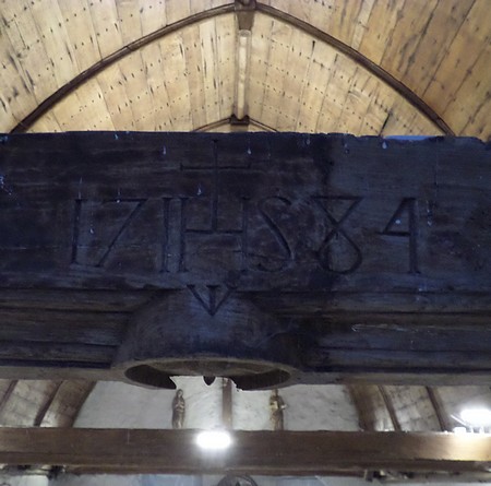 église St Nicolas à Louvignies-Bavay. poutre de 1783.